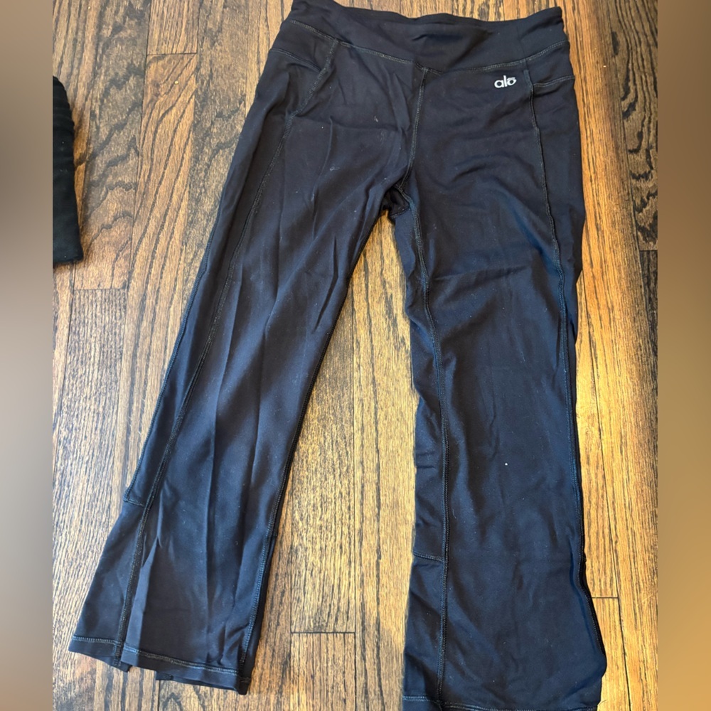 Alo Yoga High-Waist Airbrush Bootcut Leggings in Black size xs